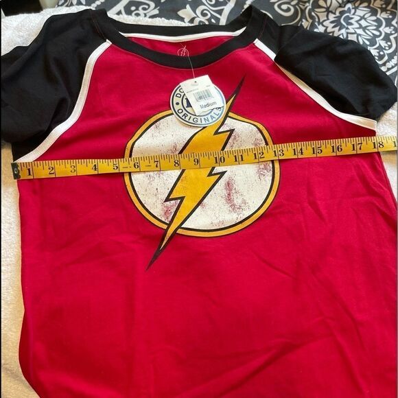 3/$25 DC COMICS The Flash Short Sleeves Tee.Size M - Picture 5 of 9